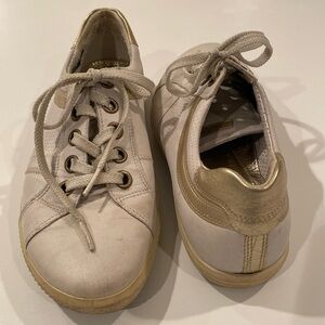 Ecco Women’s Size 38 white and gold sneakers